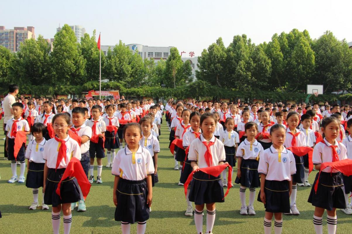 泗水縣實驗小學教育集團舉行2025年新隊員入隊儀式