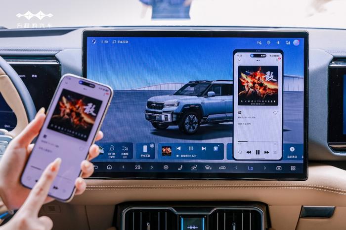 豹8首發華為新功能 開車再也不用碰手機了