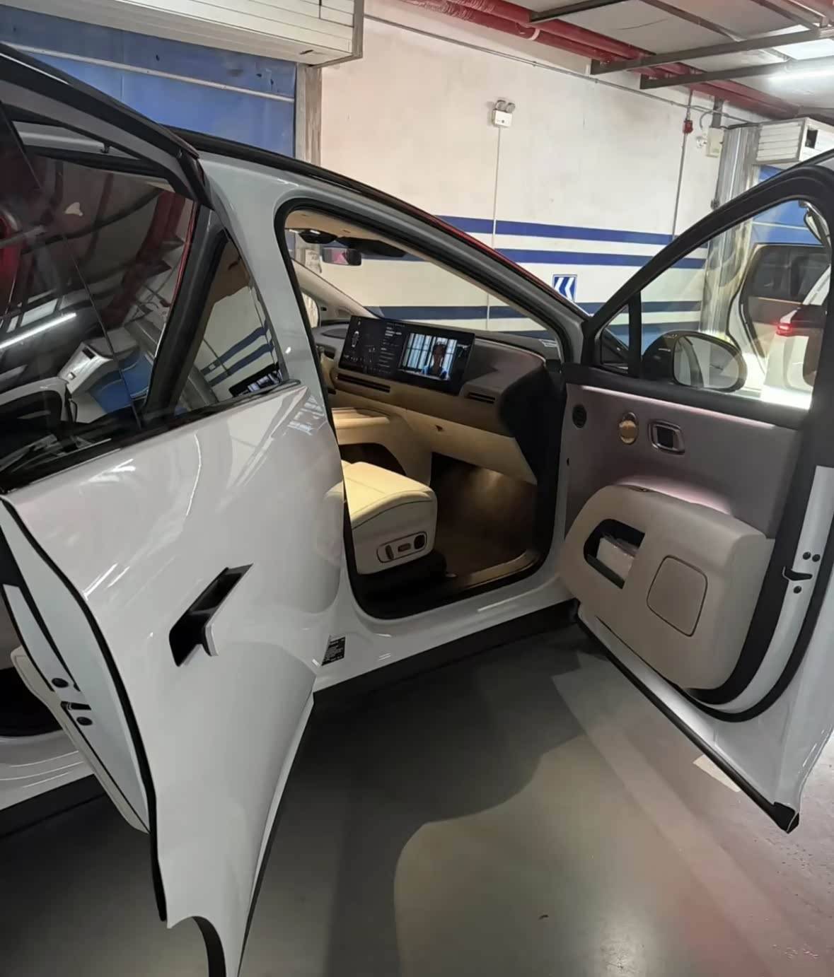 與理想L8內飾有不同之處 理想i8內飾諜照曝光