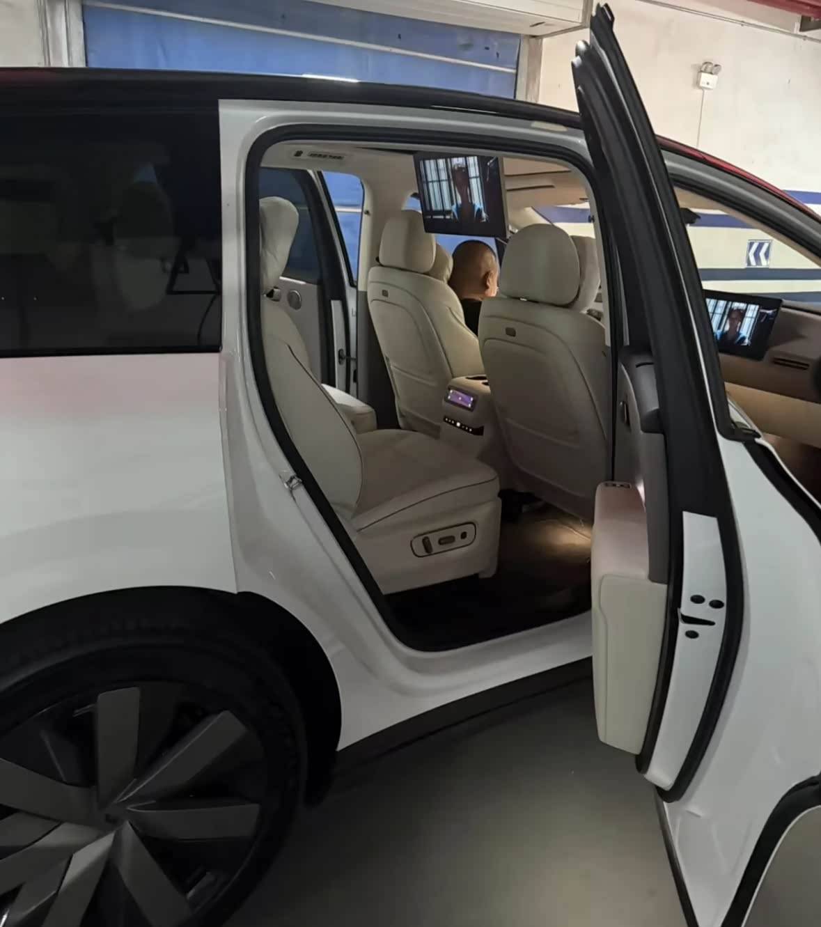 與理想L8內飾有不同之處 理想i8內飾諜照曝光