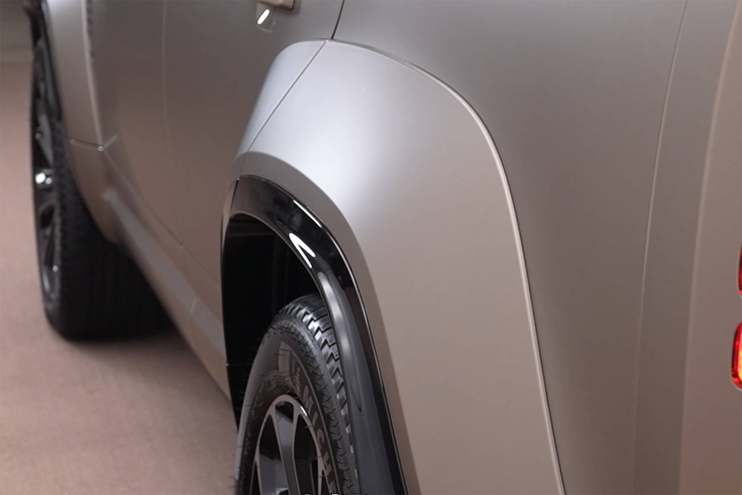 路虎衛士全新旗艦型號發布 從現在起忘掉“G63”吧