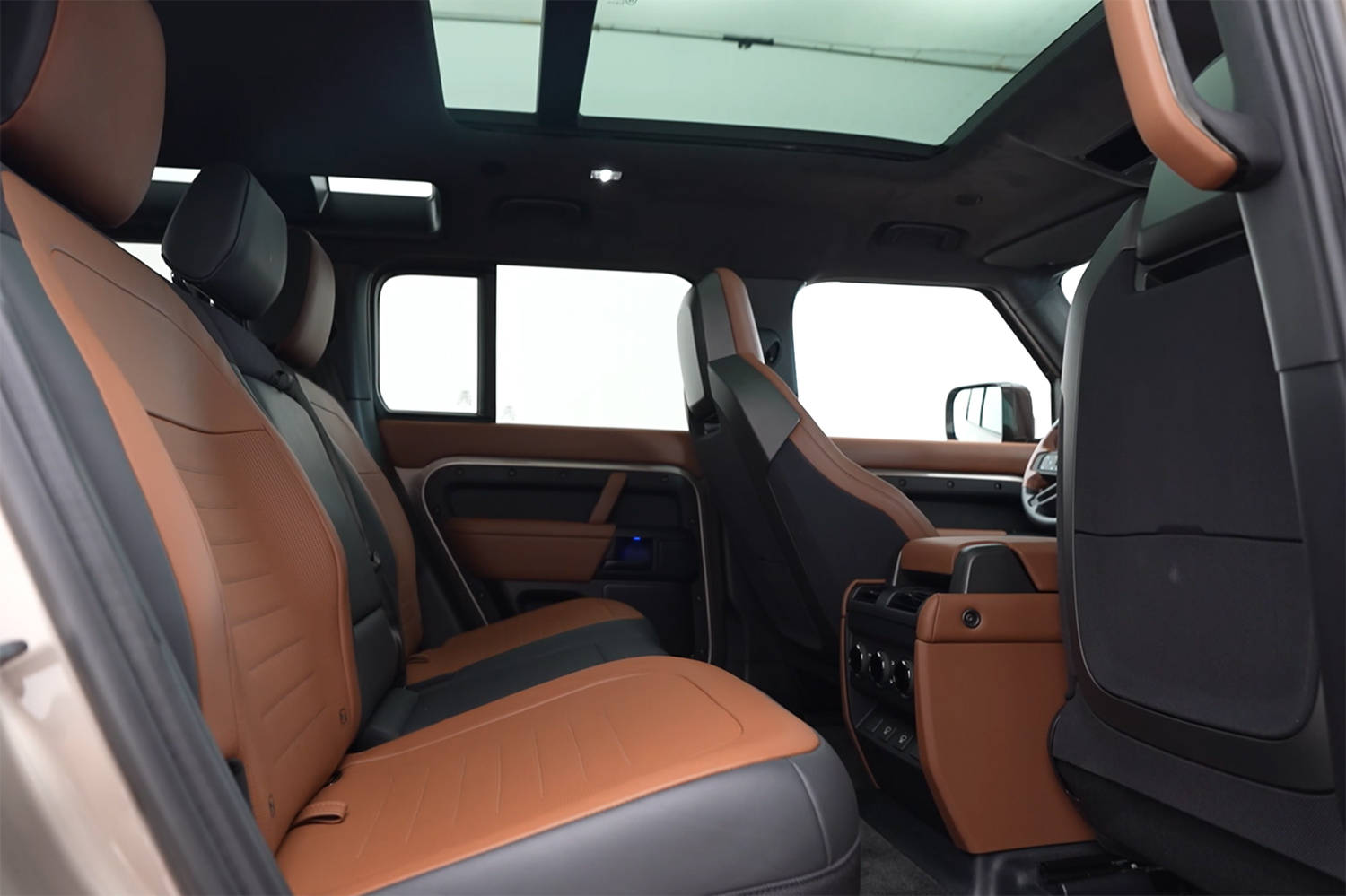 路虎衛士全新旗艦型號發布 從現在起忘掉“G63”吧