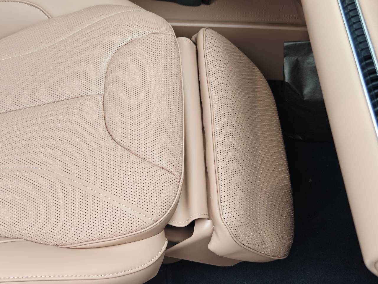 試駕2026款零跑C11:駕駛質(zhì)感提升明顯,15萬(wàn)元大電池增程真香