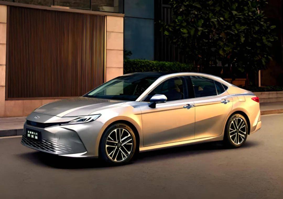 2025年行至中場,我國汽車產(chǎn)業(yè)有了新的成績單:汽車產(chǎn)銷量首次雙超1500萬輛,均同比實(shí)現(xiàn)兩位數(shù)增長