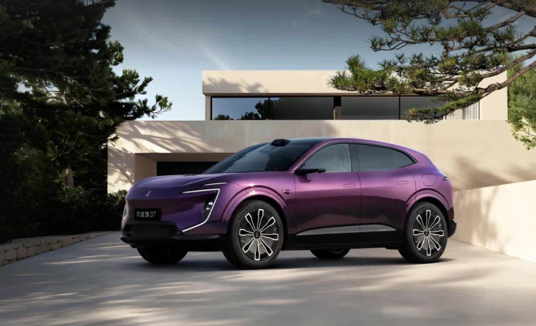 2025年行至中場,我國汽車產(chǎn)業(yè)有了新的成績單:汽車產(chǎn)銷量首次雙超1500萬輛,均同比實(shí)現(xiàn)兩位數(shù)增長