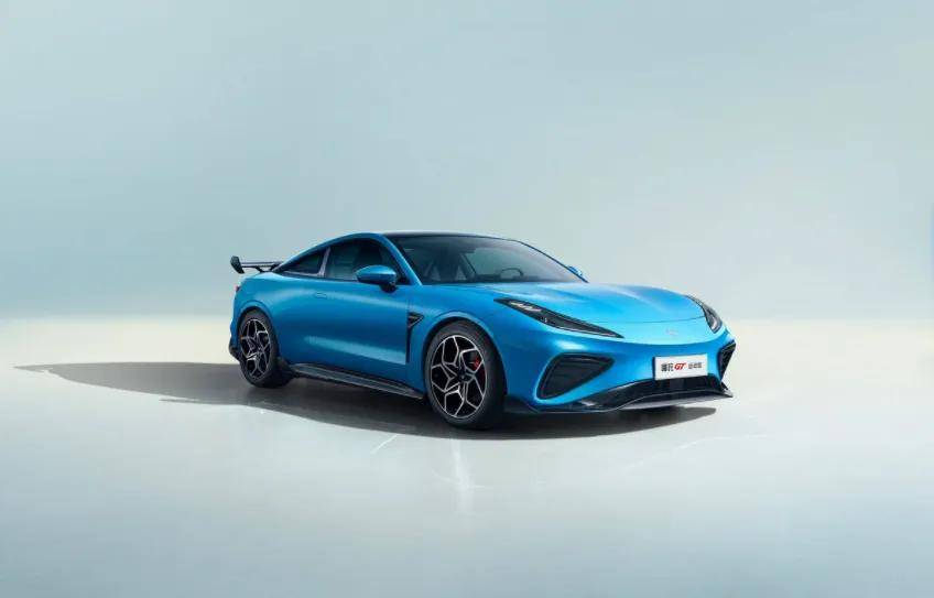 2025年行至中場,我國汽車產(chǎn)業(yè)有了新的成績單:汽車產(chǎn)銷量首次雙超1500萬輛,均同比實(shí)現(xiàn)兩位數(shù)增長