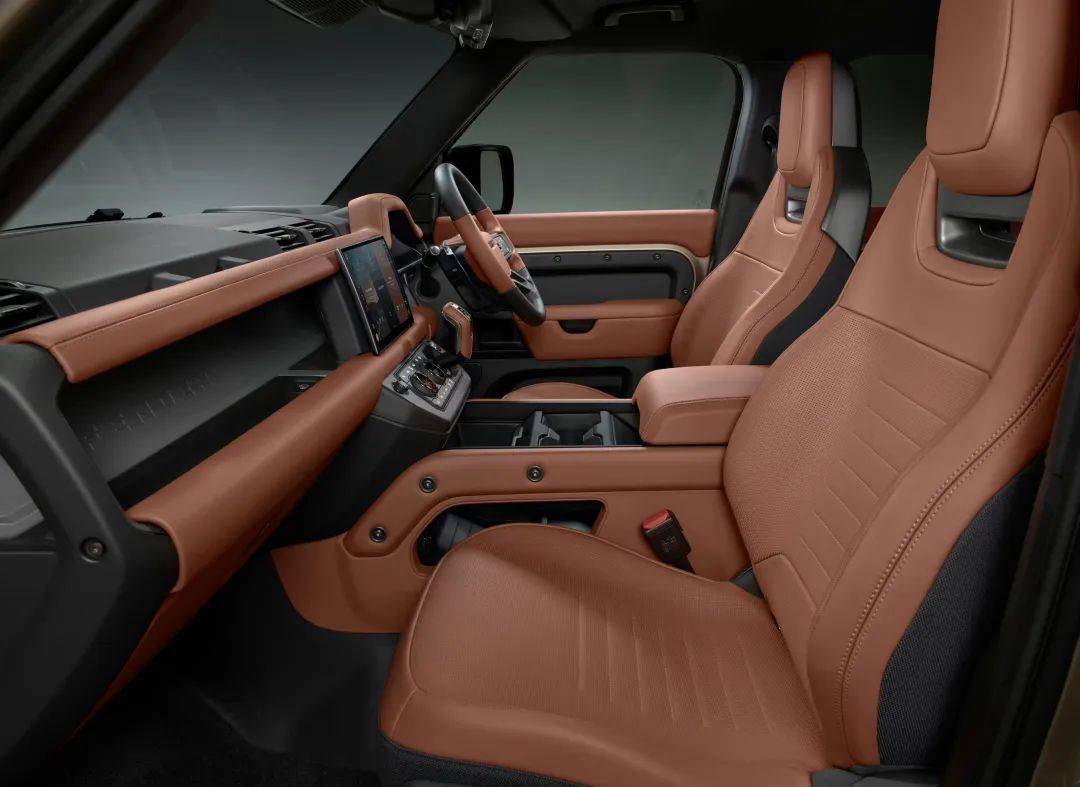 衛(wèi)士OCTA中國(guó)首秀:新產(chǎn)品陣容成型,路虎強(qiáng)化150萬(wàn)元以上市場(chǎng)布局