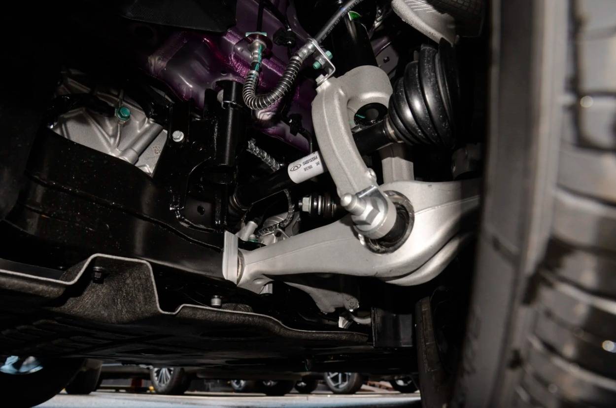 風云A9L,全鋁雙叉臂+五連桿電磁懸掛,CDM 6.0插混系統(tǒng)