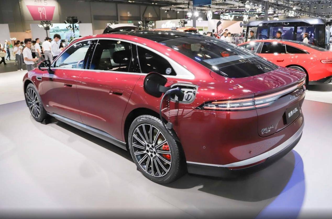 風云A9L,全鋁雙叉臂+五連桿電磁懸掛,CDM 6.0插混系統(tǒng)