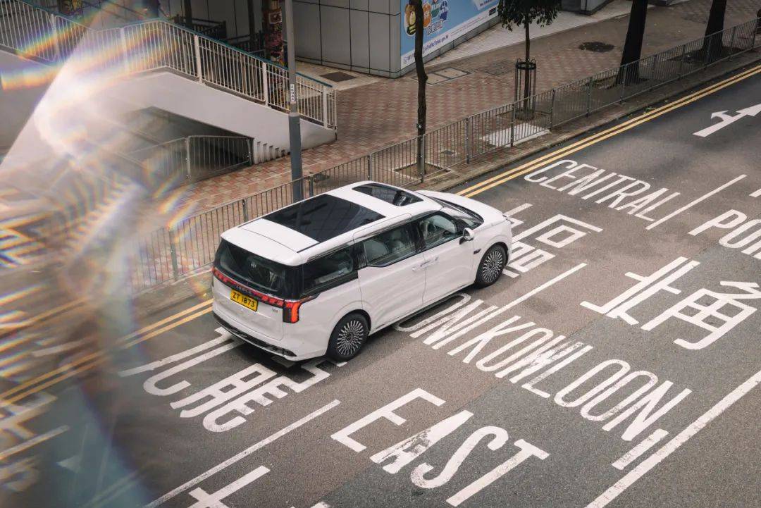 日系豪華已成過去,香港車圈頂流非極氪 009 莫屬