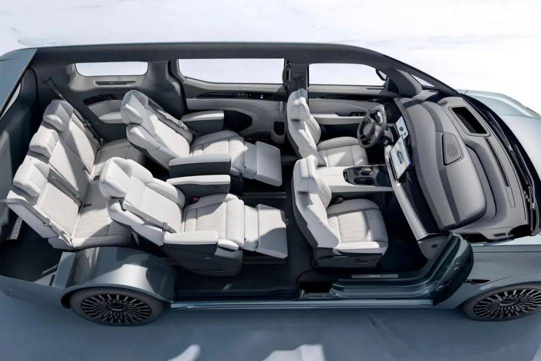 日系豪華已成過去,香港車圈頂流非極氪 009 莫屬