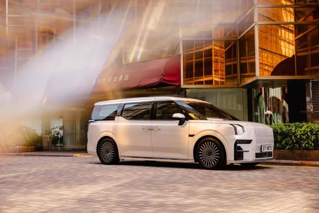 日系豪華已成過去,香港車圈頂流非極氪 009 莫屬