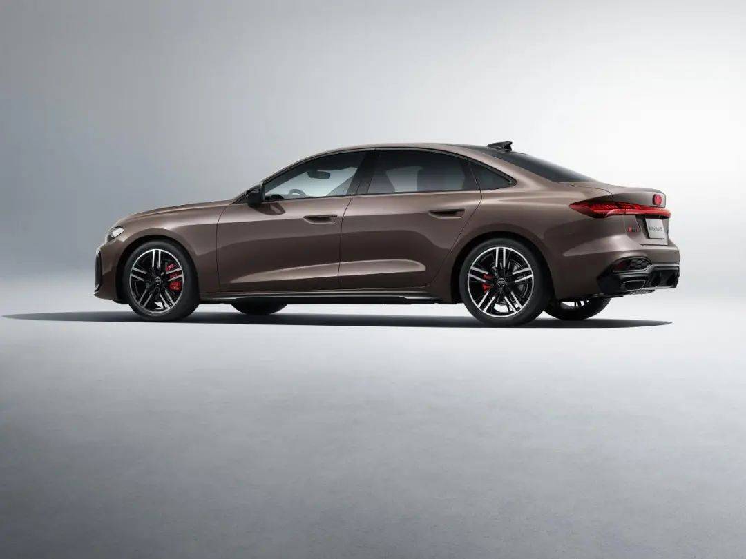 保姆級(jí)攻略!起步價(jià)相差2萬多,南北奧迪A5L該選誰?