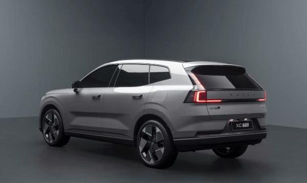 解碼沃爾沃SMA超混架構:從技術內核到用戶體驗的全維度突破