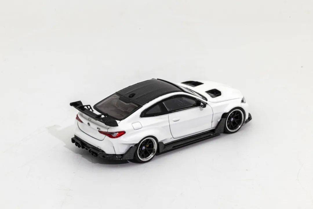 ADRO的設計團隊由前奔馳設計師Davis Lee領銜,旨在修正原廠M4爭議性的“大嘴中網”設計