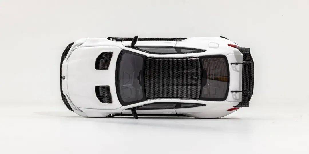 ADRO的設計團隊由前奔馳設計師Davis Lee領銜,旨在修正原廠M4爭議性的“大嘴中網”設計