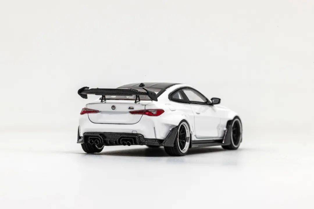 ADRO的設計團隊由前奔馳設計師Davis Lee領銜,旨在修正原廠M4爭議性的“大嘴中網”設計