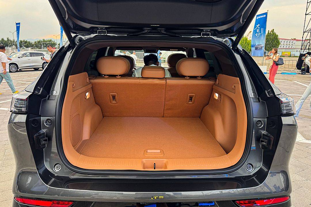 12.99萬元起,軸距2米9的平民SUV,東風風神L8硬核預售