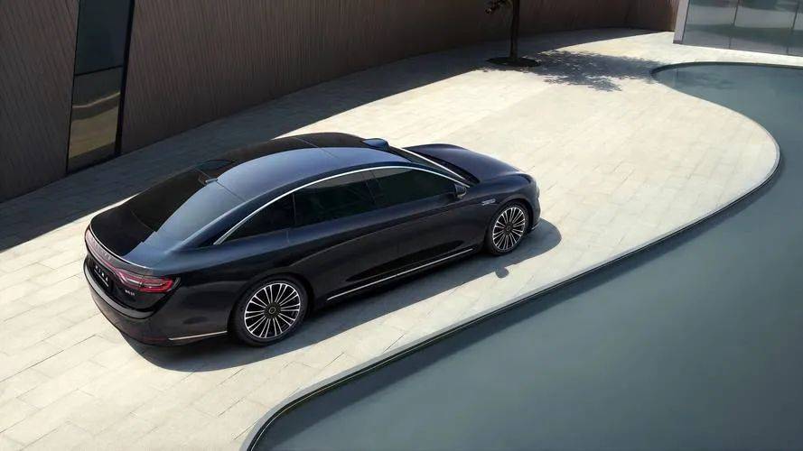 華為傻眼了 首張L3級(jí)牌照發(fā)給了A8增程版