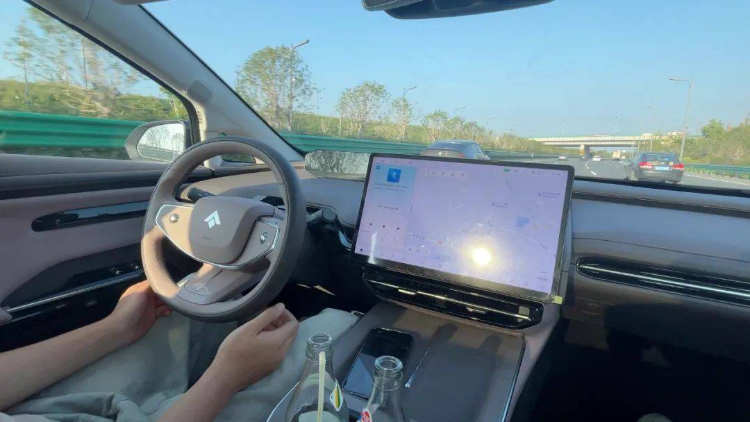 華為傻眼了 首張L3級(jí)牌照發(fā)給了A8增程版