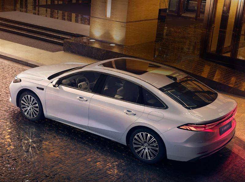 面面俱到的全能中級插混轎車,吉利銀河A7限時8.18萬起