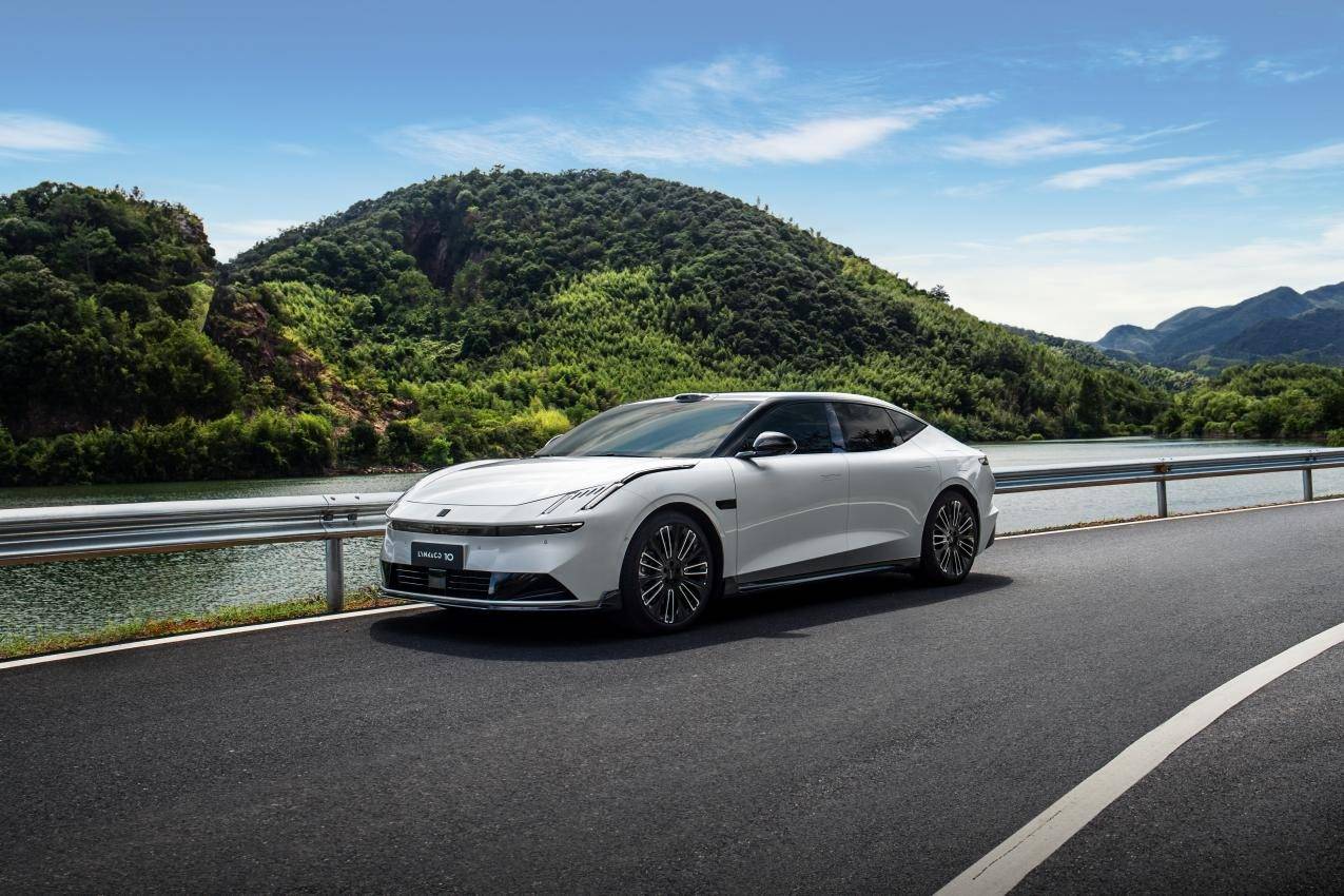 星睿AI云動力2.0加持 領(lǐng)克10 EM-P預(yù)售19.2萬起