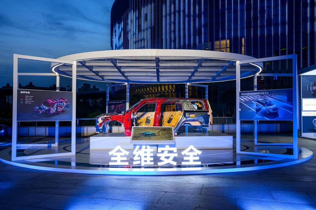 “技”多不壓身 猛士M817:要做智能車里最硬派/越野車里最智能!