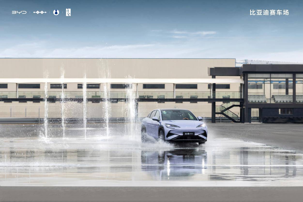 比亞迪全地形賽車場(chǎng)開(kāi)業(yè),一站體驗(yàn)極致駕控