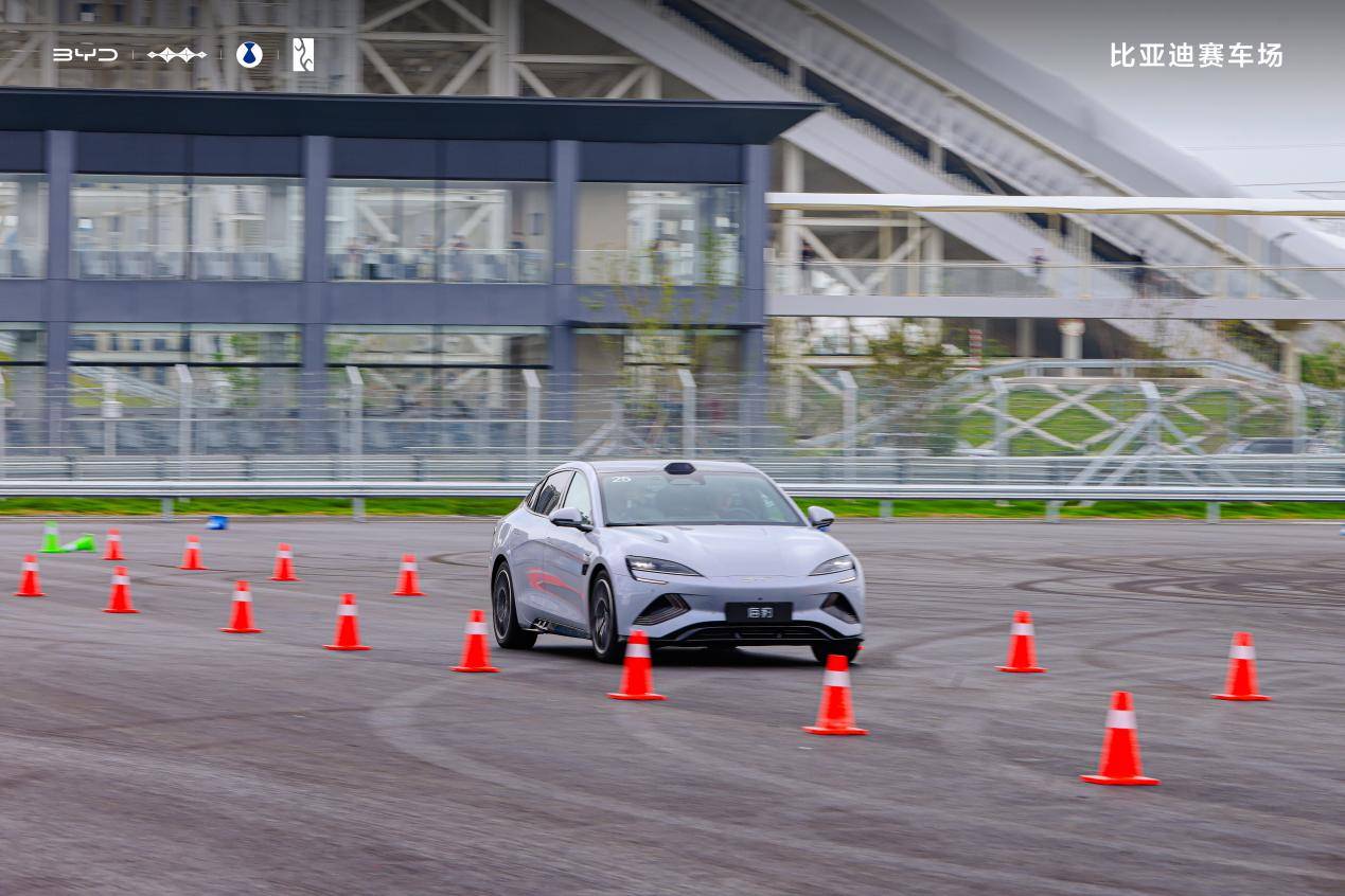 比亞迪全地形賽車場(chǎng)開(kāi)業(yè),一站體驗(yàn)極致駕控