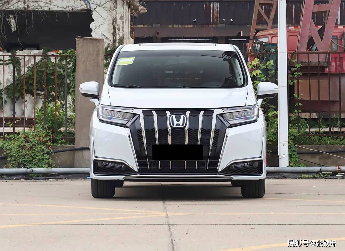 新款東風本田艾力紳實車,換裝新前臉,7座,側滑門,8月上市