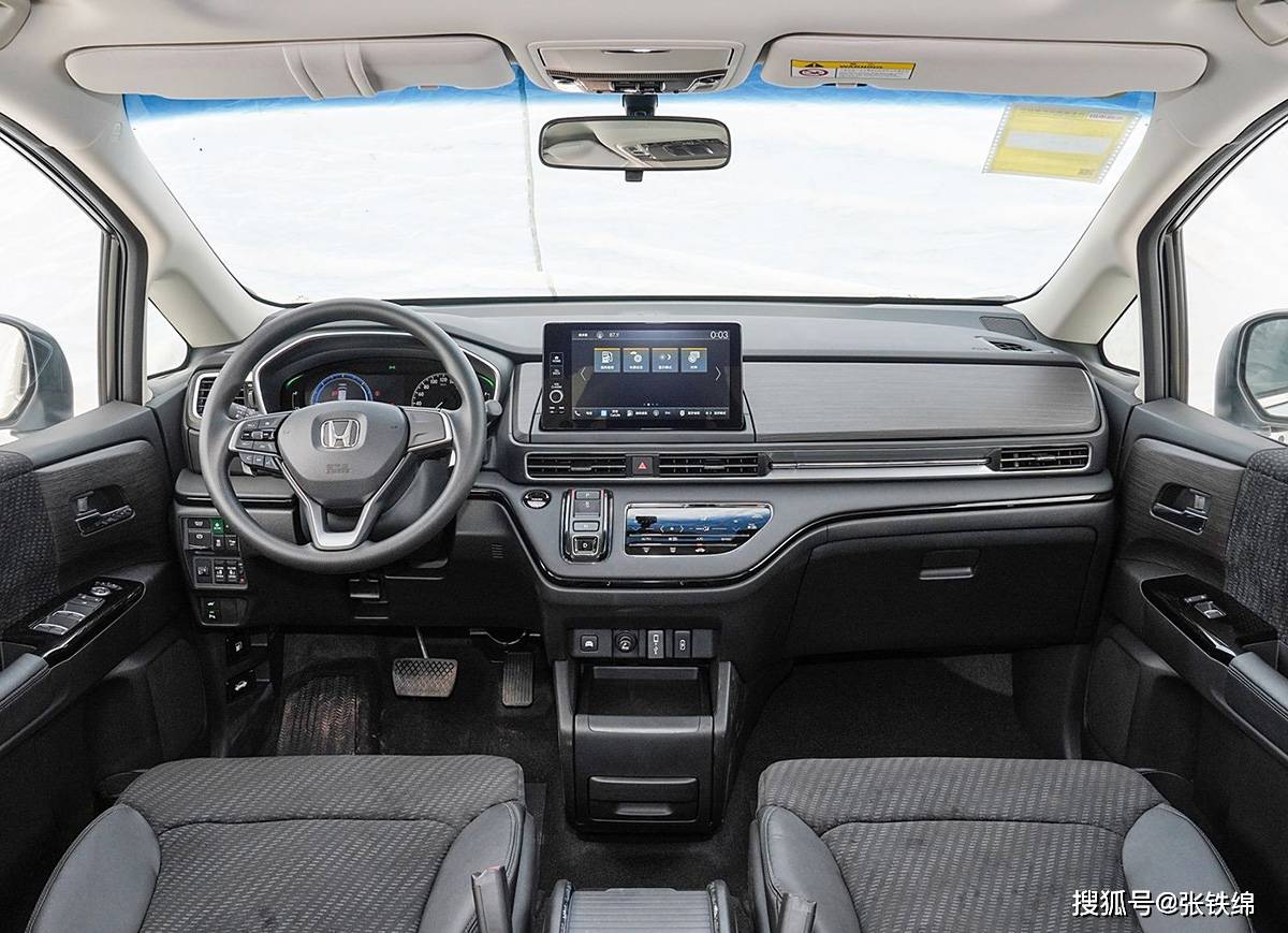 新款東風本田艾力紳實車,換裝新前臉,7座,側滑門,8月上市