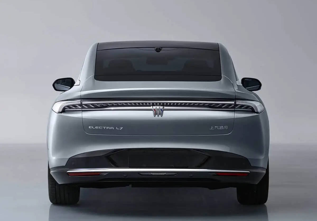 支持不停車一鍵泊入 別克至境L7首發(fā)搭載Momenta R6飛輪大模型