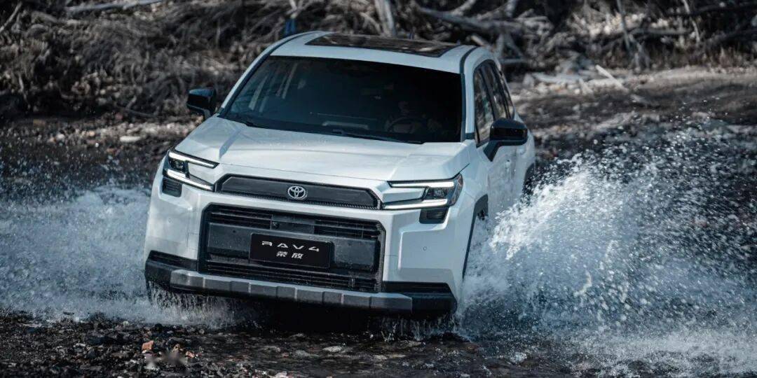 第六代RAV4廣州車(chē)展上市,一汽豐田榮放和廣汽豐田威蘭達(dá)誰(shuí)更好看?