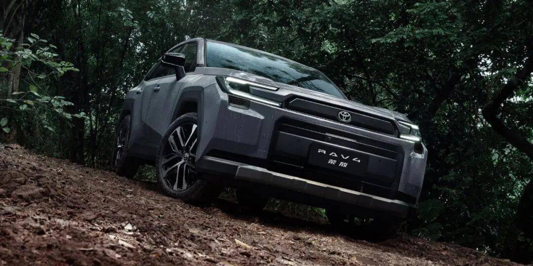 第六代RAV4廣州車(chē)展上市,一汽豐田榮放和廣汽豐田威蘭達(dá)誰(shuí)更好看?