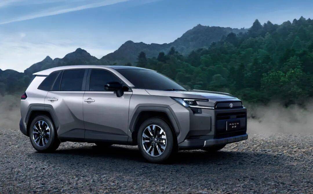 第六代RAV4廣州車(chē)展上市,一汽豐田榮放和廣汽豐田威蘭達(dá)誰(shuí)更好看?